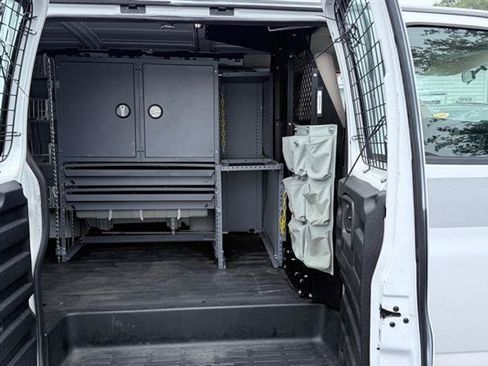 Used 2011 Chevrolet Express 2500 RWD image 17