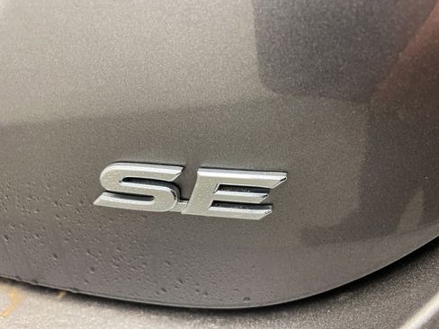 Used 2024 Toyota Camry SE FWD image 7