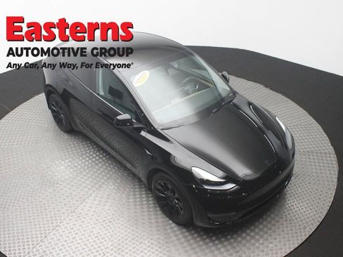 Used 2024 Tesla Model Y Long Range AWD/4WD image 3
