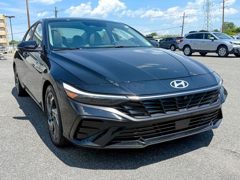 Used 2024 Hyundai Elantra Limited FWD image 1