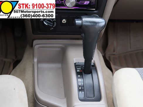 Used 2001 Nissan Pathfinder SE image 18