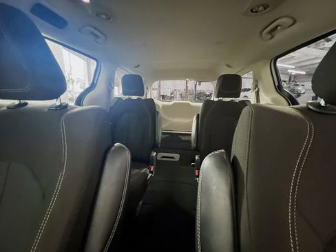 Used 2023 Chrysler Voyager LX FWD image 20