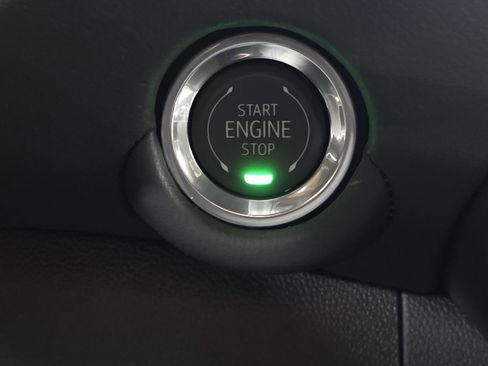 Used 2025 Chevrolet Suburban Premier image 32