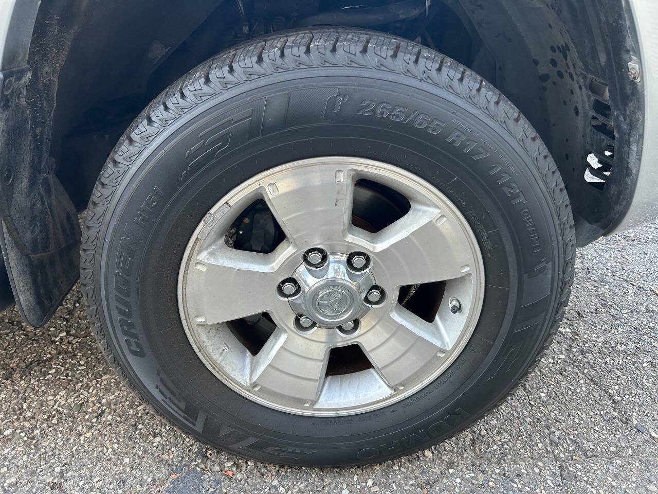 Used 2005 Toyota 4Runner SR5 AWD/4WD image 40