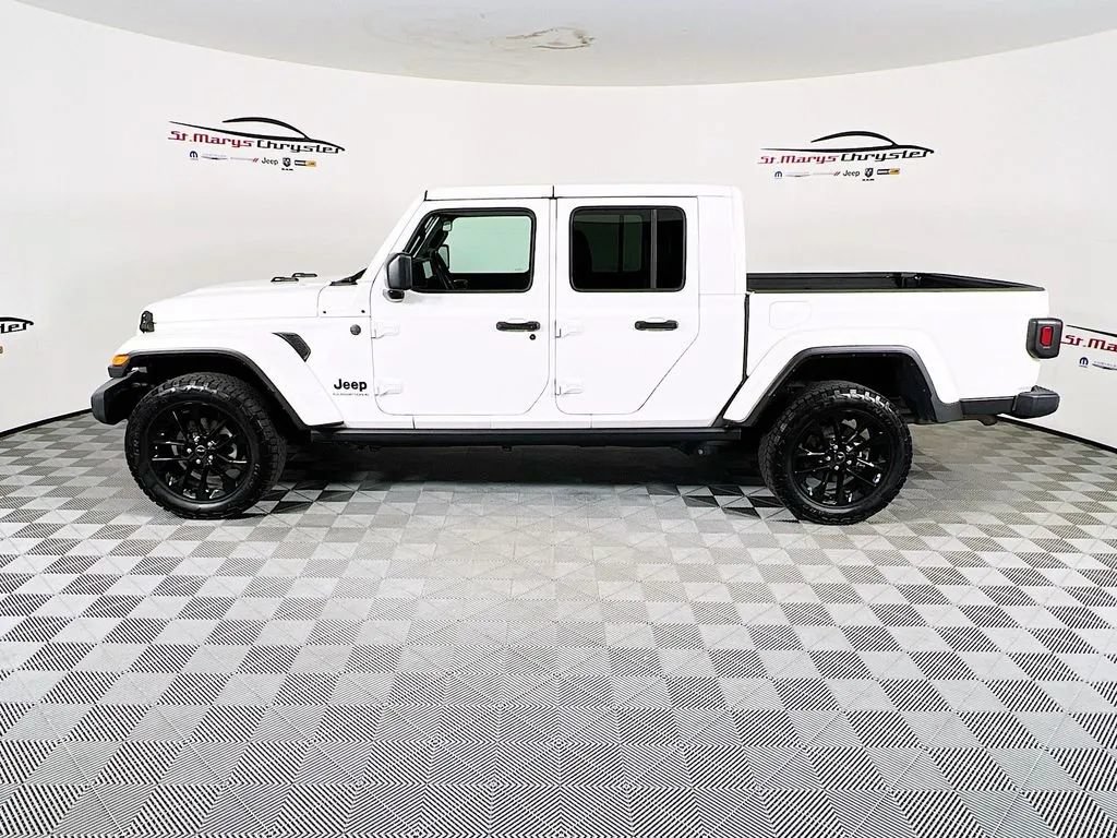 Used 2024 Jeep Gladiator Sport AWD/4WD image 5