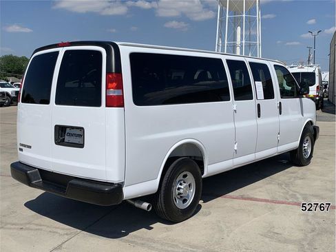 Used 2025 Chevrolet Express 3500 LS RWD image 2
