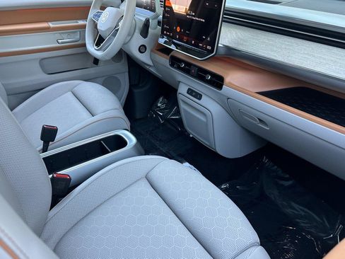 New 2025 Volkswagen ID. Buzz 1st Edition image 15