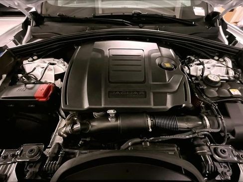 Certified 2024 Jaguar F-PACE R-Dynamic S image 9