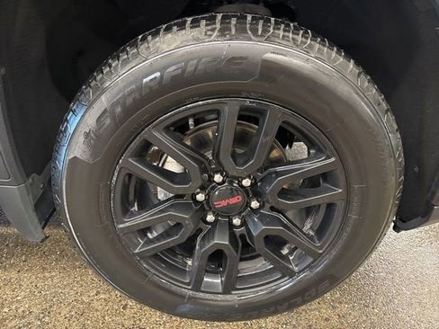 Used 2024 GMC Sierra 1500 Elevation w/ LPO, Elevation Black Package AWD/4WD image 10
