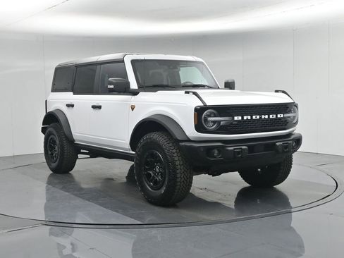 Used 2025 Ford Bronco Badlands image 57