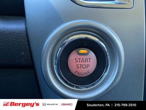 Used 2021 Nissan Titan SV w/ SV Convenience Package image 19