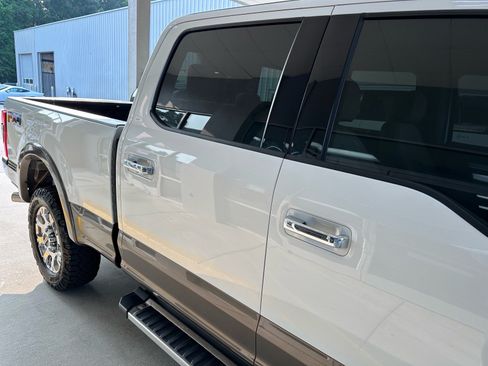 Used 2022 Ford F250 Lariat w/ Chrome Package AWD/4WD image 9