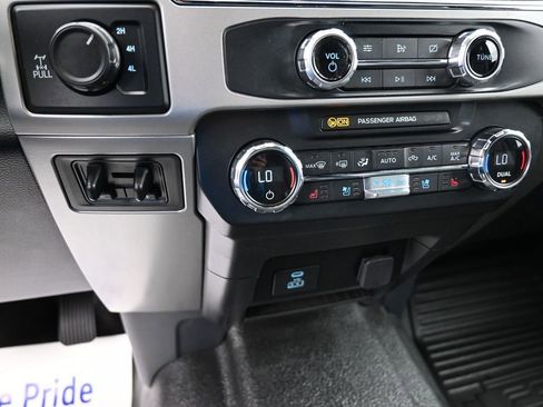 Used 2022 Ford F350 Lariat w/ Chrome Package image 11