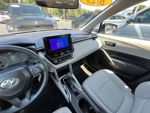 Used 2025 Toyota Corolla Cross L FWD image 27