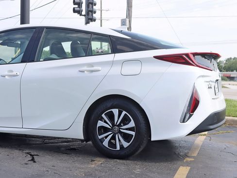 Used 2017 Toyota Prius Prime Premium FWD image 12