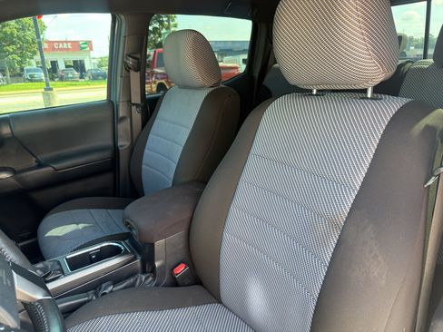 Used 2019 Toyota Tacoma TRD Off-Road RWD image 21