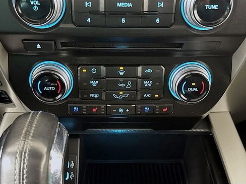 Used 2018 Ford F150 Lariat w/ Equipment Group 502A Luxury image 15