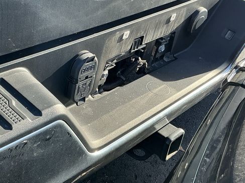 Used 2022 GMC Sierra 1500 SLT image 3