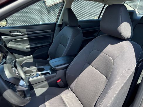 Used 2025 Nissan Altima 2.5 SV FWD image 23