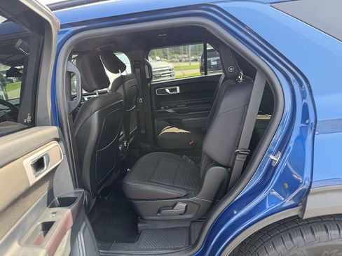 Used 2020 Ford Explorer XLT w/ Comfort Package AWD/4WD image 11