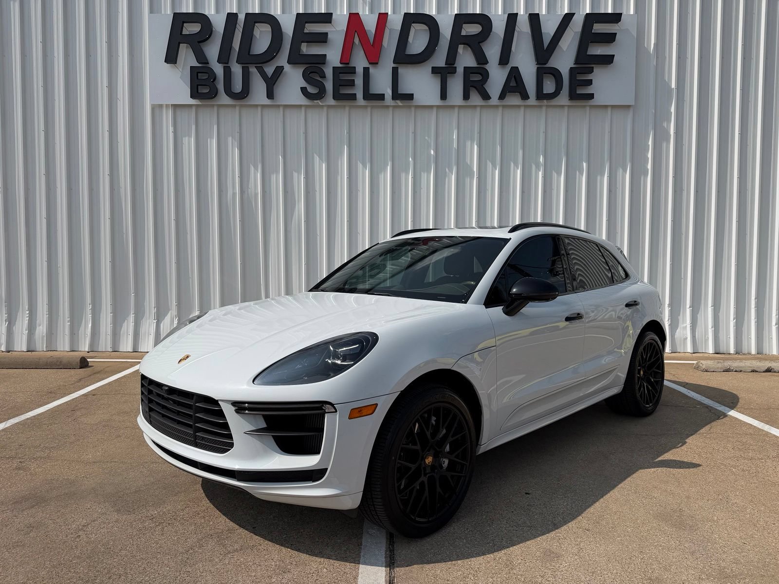Used 2021 Porsche Macan Turbo AWD/4WD image 1