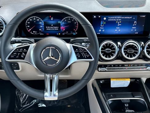 New 2025 Mercedes-Benz GLB 250 4MATIC image 13