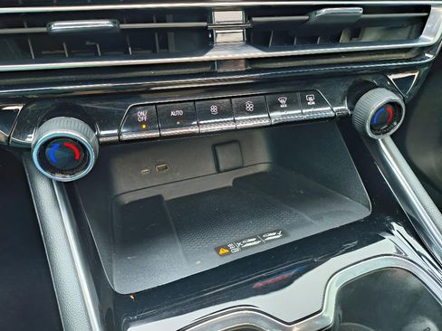 Used 2024 Chevrolet Traverse Z71 w/ Enhanced Driving Package image 23