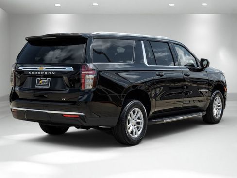 Used 2023 Chevrolet Suburban LT RWD image 6