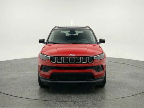 Used 2025 Jeep Compass Limited AWD/4WD image 2