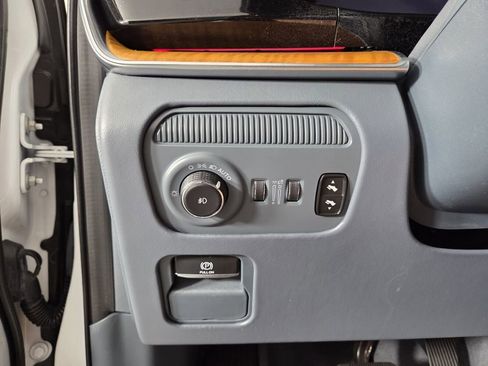 Used 2023 Jeep Grand Wagoneer Series III w/ Rear Seat Video Group 1 AWD/4WD image 23