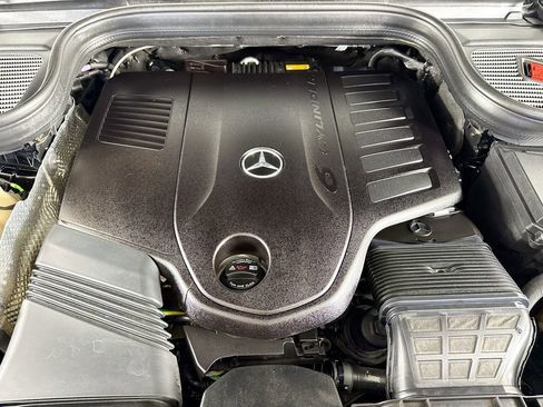 Used 2024 Mercedes-Benz GLS 450 4MATIC image 28
