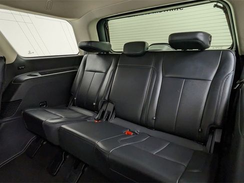 Certified 2024 Ford Expedition XLT image 38