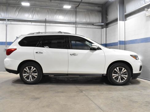 Used 2019 Nissan Pathfinder SL AWD/4WD image 29