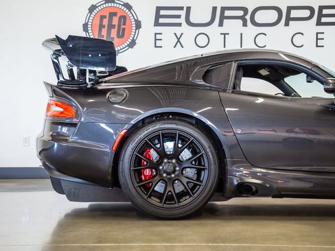 Used 2016 Dodge Viper ACR w/ Exterior Carbon Fiber Package RWD image 10