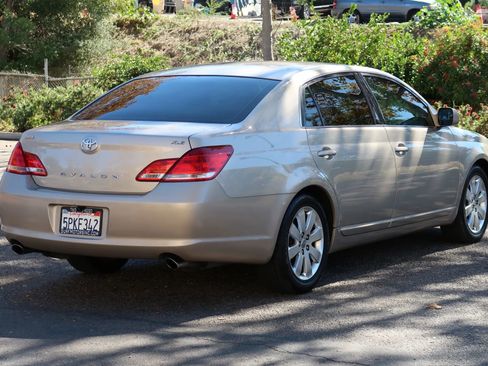 Used 2005 Toyota Avalon XL image 5