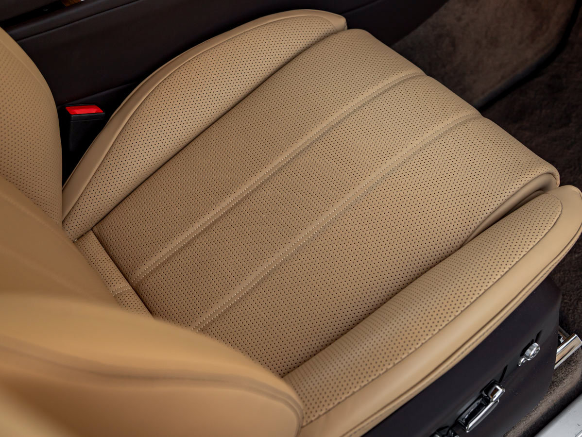 Used 2023 Bentley Bentayga AWD/4WD image 42