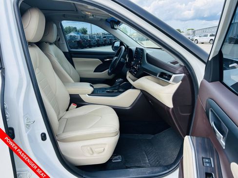 Used 2021 Toyota Highlander XLE FWD image 35