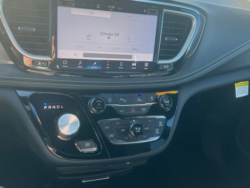 New 2026 Chrysler Pacifica Select FWD image 13