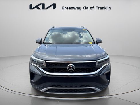 Used 2022 Volkswagen Taos SE FWD image 2