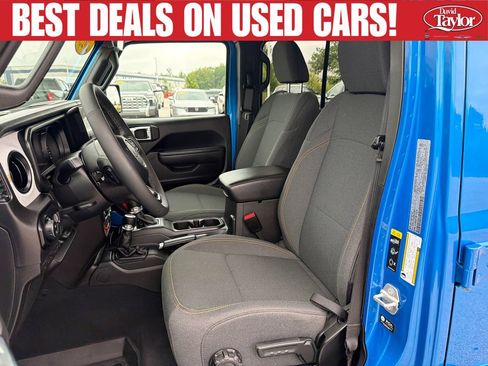 Used 2025 Jeep Gladiator Sport AWD/4WD image 11