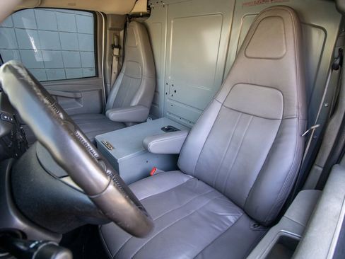 Used 2016 Chevrolet Express 3500 Extended image 14