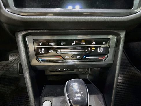 Used 2022 Volkswagen Tiguan SE AWD/4WD image 13