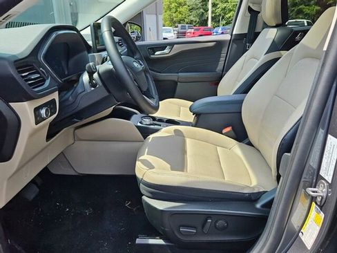 Used 2022 Ford Escape Titanium image 6