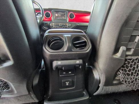 Used 2018 Jeep Wrangler Unlimited Rubicon AWD/4WD image 15