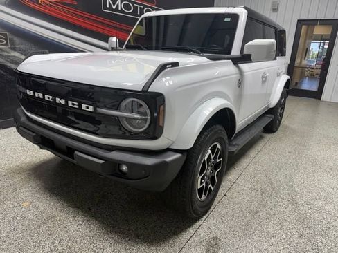Used 2024 Ford Bronco Outer Banks AWD/4WD image 2