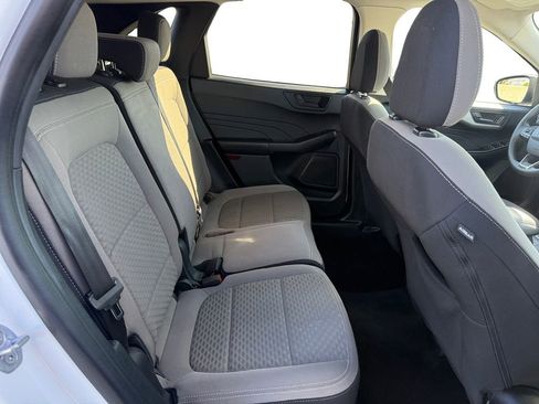 Used 2022 Ford Escape SE image 18