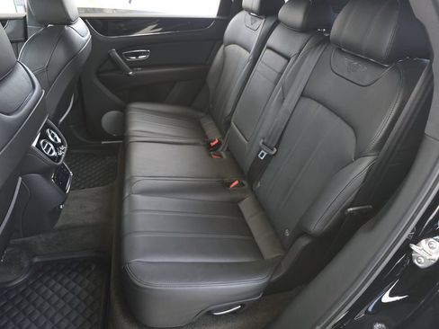 Used 2018 Bentley Bentayga AWD/4WD image 29