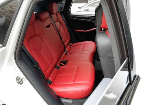 Used 2023 Porsche Macan AWD/4WD image 38
