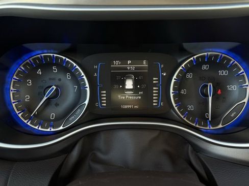 Certified 2017 Chrysler Pacifica Touring-L image 16