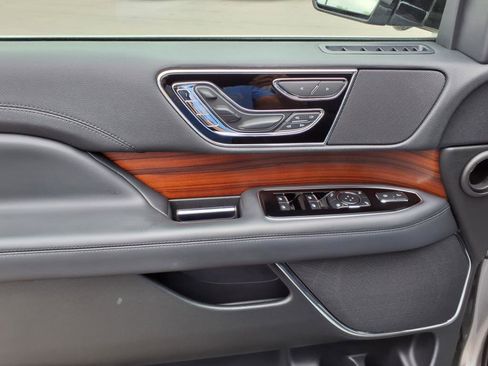 Used 2024 Lincoln Navigator Reserve image 10